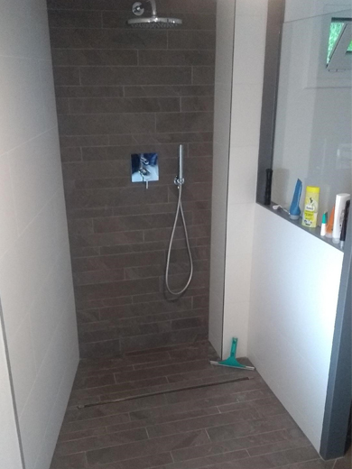 Separate Dusche im Badezimmer